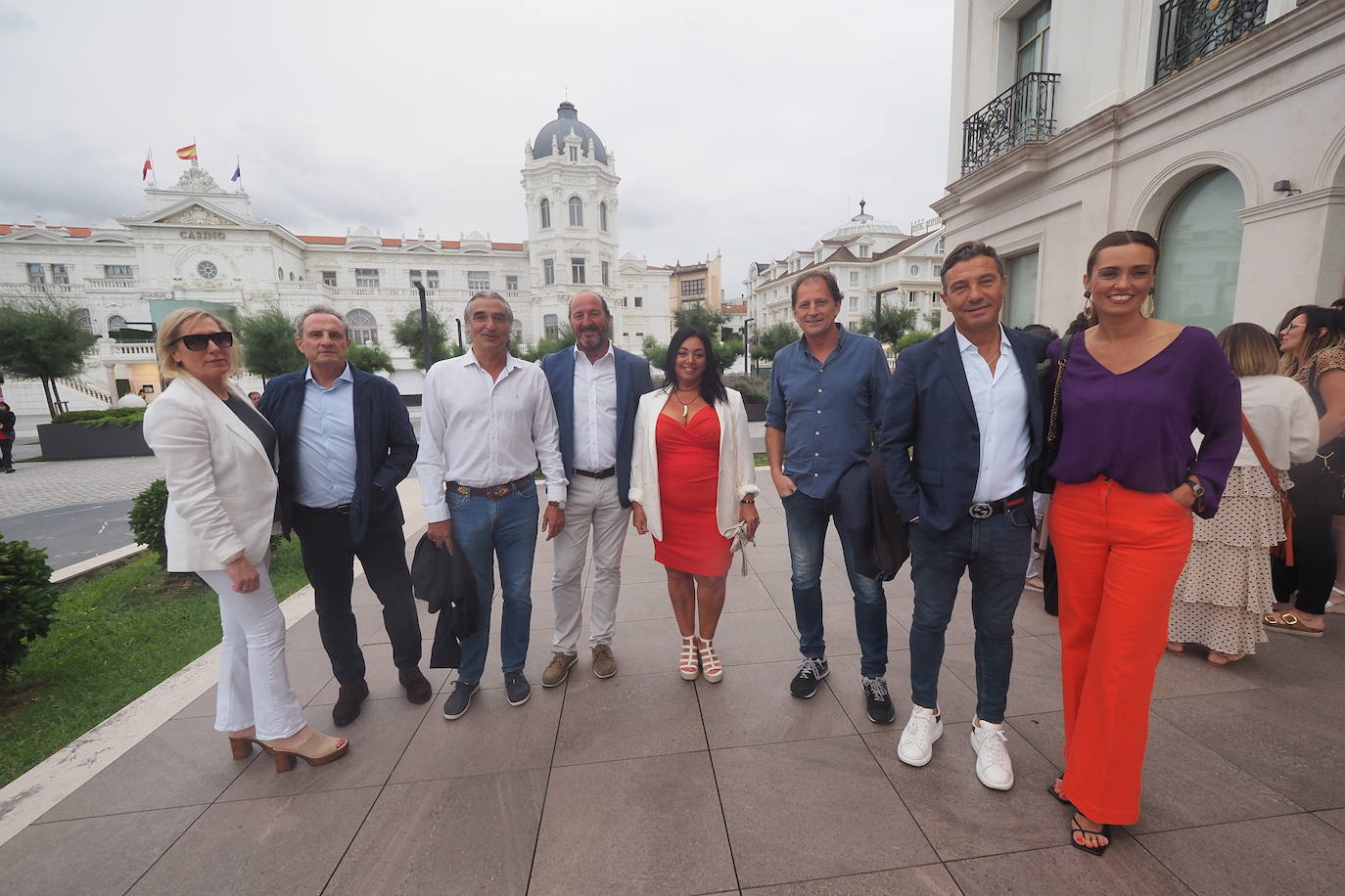 Gelucho, Merino, Benito, De Diego y Geli, algunos de ellos con sus respectivas parejas.