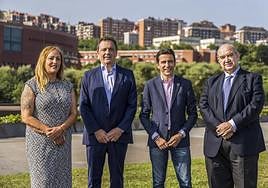 De izquierda a derecha, Carmen Martín (Sumar), Félix de las Cuevas (PP), Pedro Casares (PSOE) y Emilio del Valle (Vox).