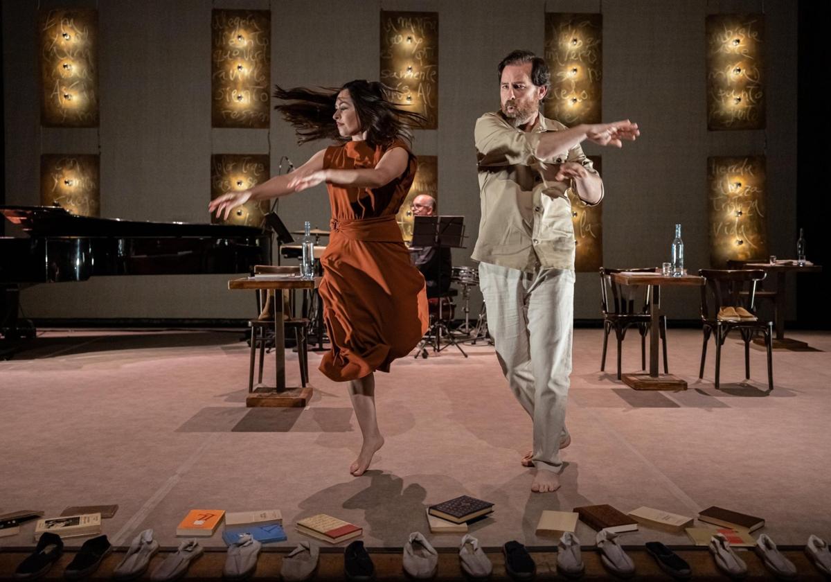 Patricia Cercas y Manuel Menárguez en una escena de 'Yo, José Hierro'.