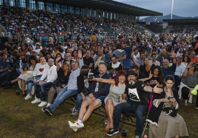 Cerca de 7.000 personas asistieron al concierto de Sabina en Torrelavega.