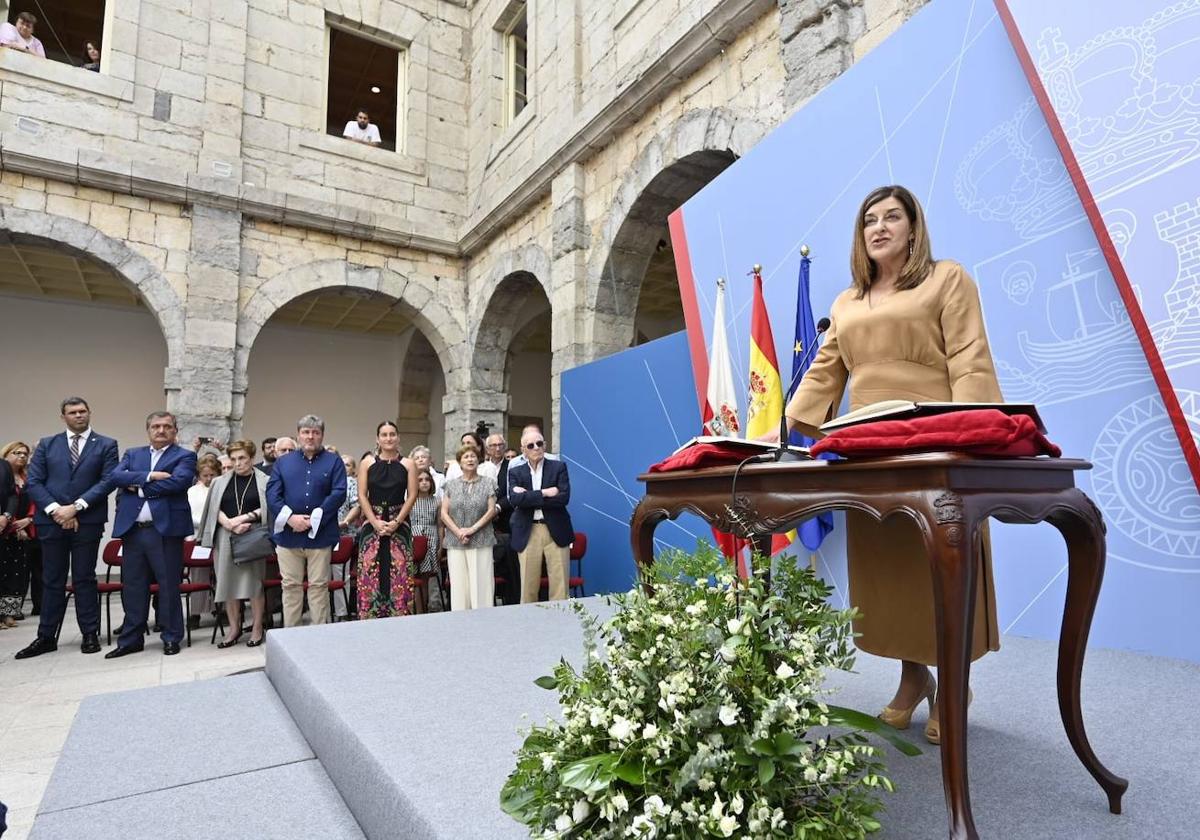 Así les hemos contado la toma de posesión de la primera presidenta de Cantabria