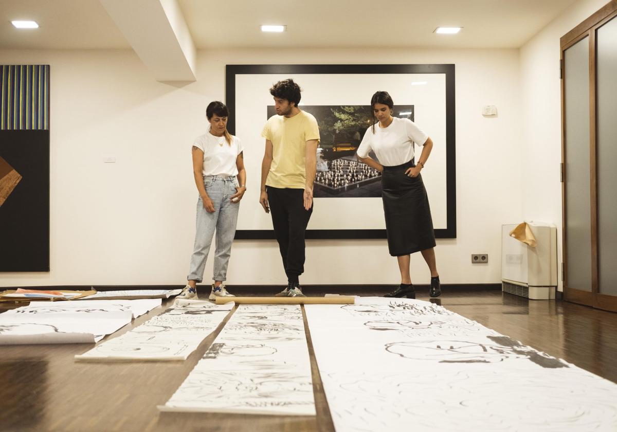 Carmen Quijano, Guillermo de Foucault y Dayneris Brito en la residencia de artistas de Casyc.