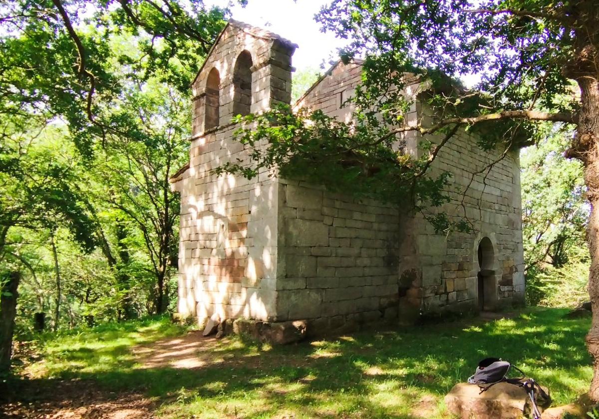 La ermita de Moroso ya puede presumir de nuevos accesos