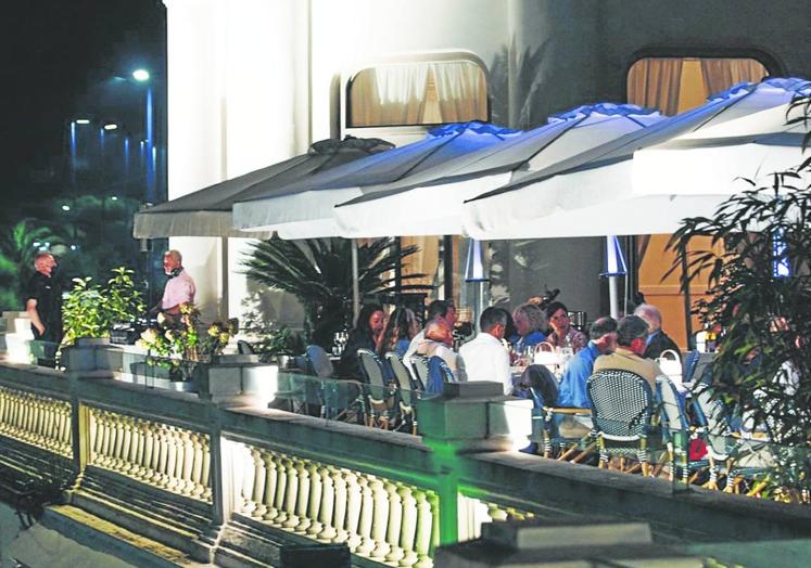 La terraza del Casino es un icono de Santander.