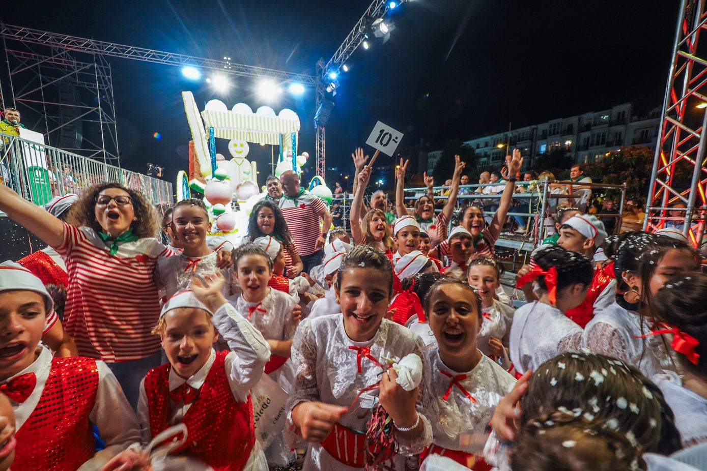 El décimo premio fue para los niños del colegio Arturo Dúo.