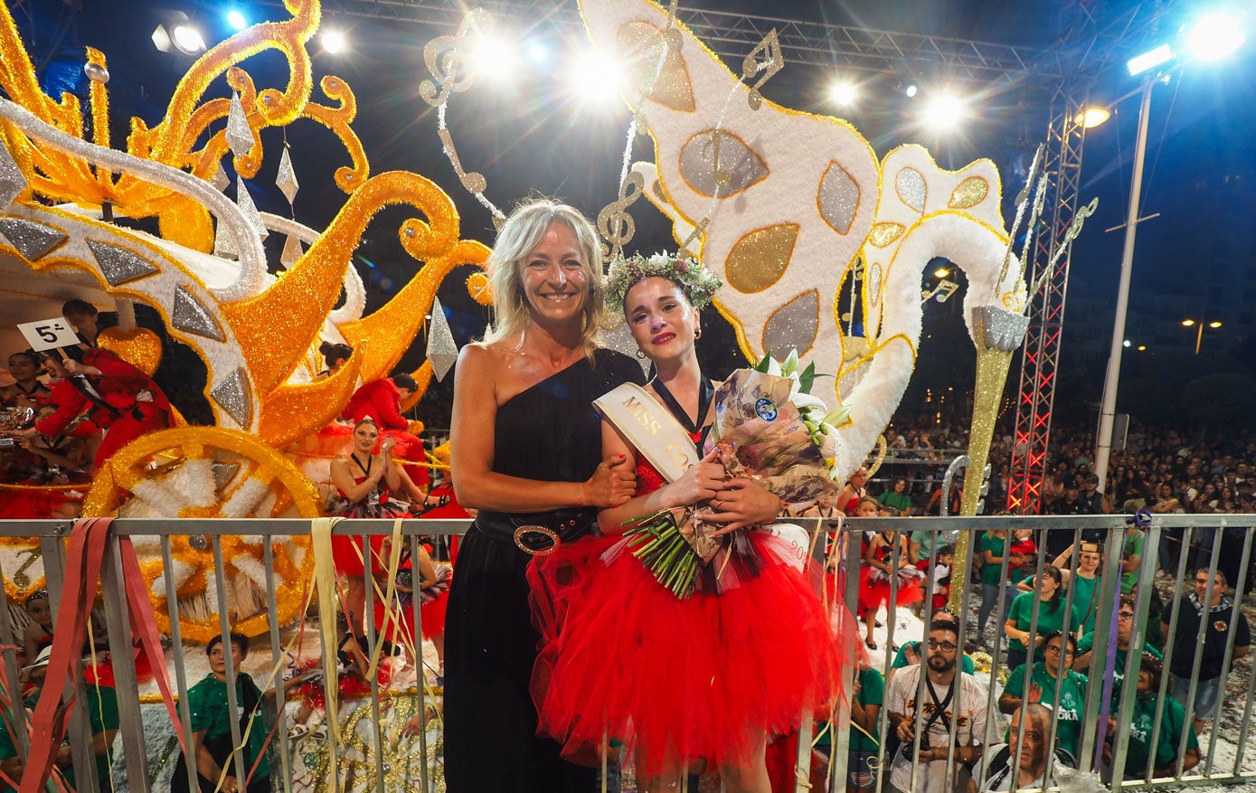 Miss Coso Blanco, Marina Laza, junto a la alcaldesa Susana Herrán.