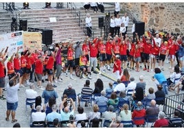 Ciclistas y organizadores del Movimiento Ultreya muestran su alegría al llegar a Santo Toribio