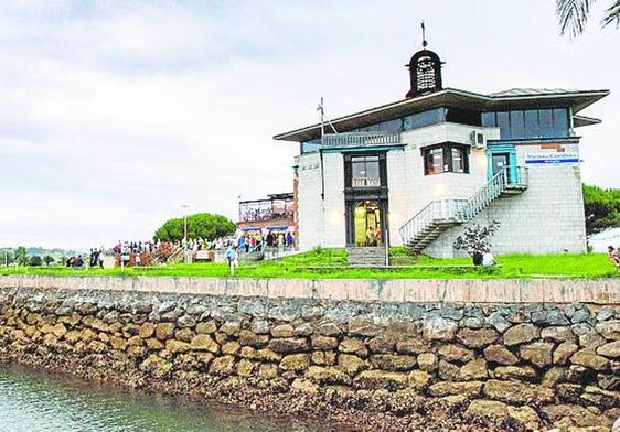 El establecimiento, con magníficas vistas al puerto deportivo y a la bahía, se encuentra en el edificio Marina del Cantábrico.