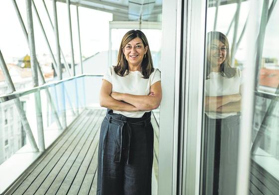 María José Sáenz de Buruaga, en la terraza del despacho de la presidenta, en la sexta planta de la sede de Peña Herbosa.