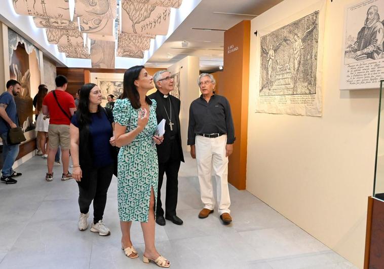 Noemí Méndez, Gema Igual, Manuel Sánchez Monge y Julio Trebolle en la inauguración .