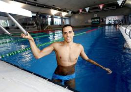 Teo del Riego, en la piscina municipal de La Lechera, donde entrena habitualmente.