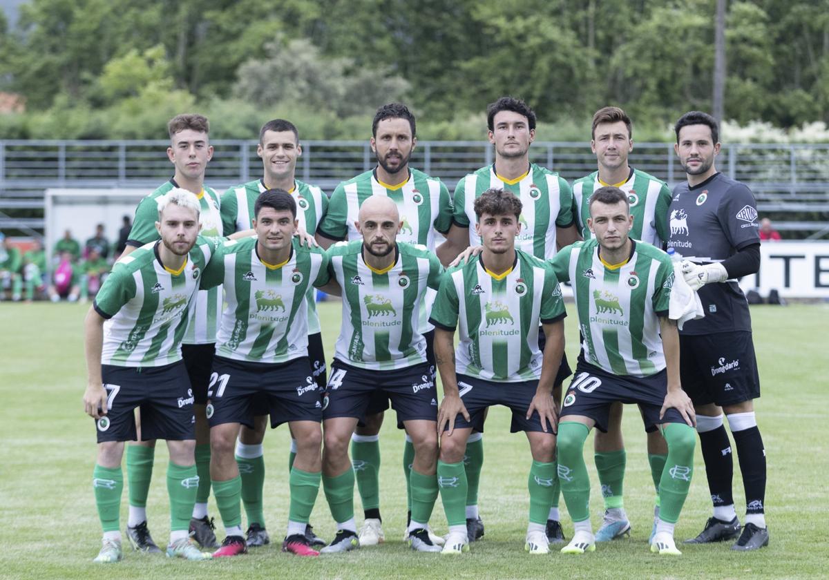 Diego Campo, Mantilla, Germán, Juan, Saúl, Parera, Peque, Aldasoro, Ekain, Yeray e Íñigo Vicente, en el primer partido de pretemporada.