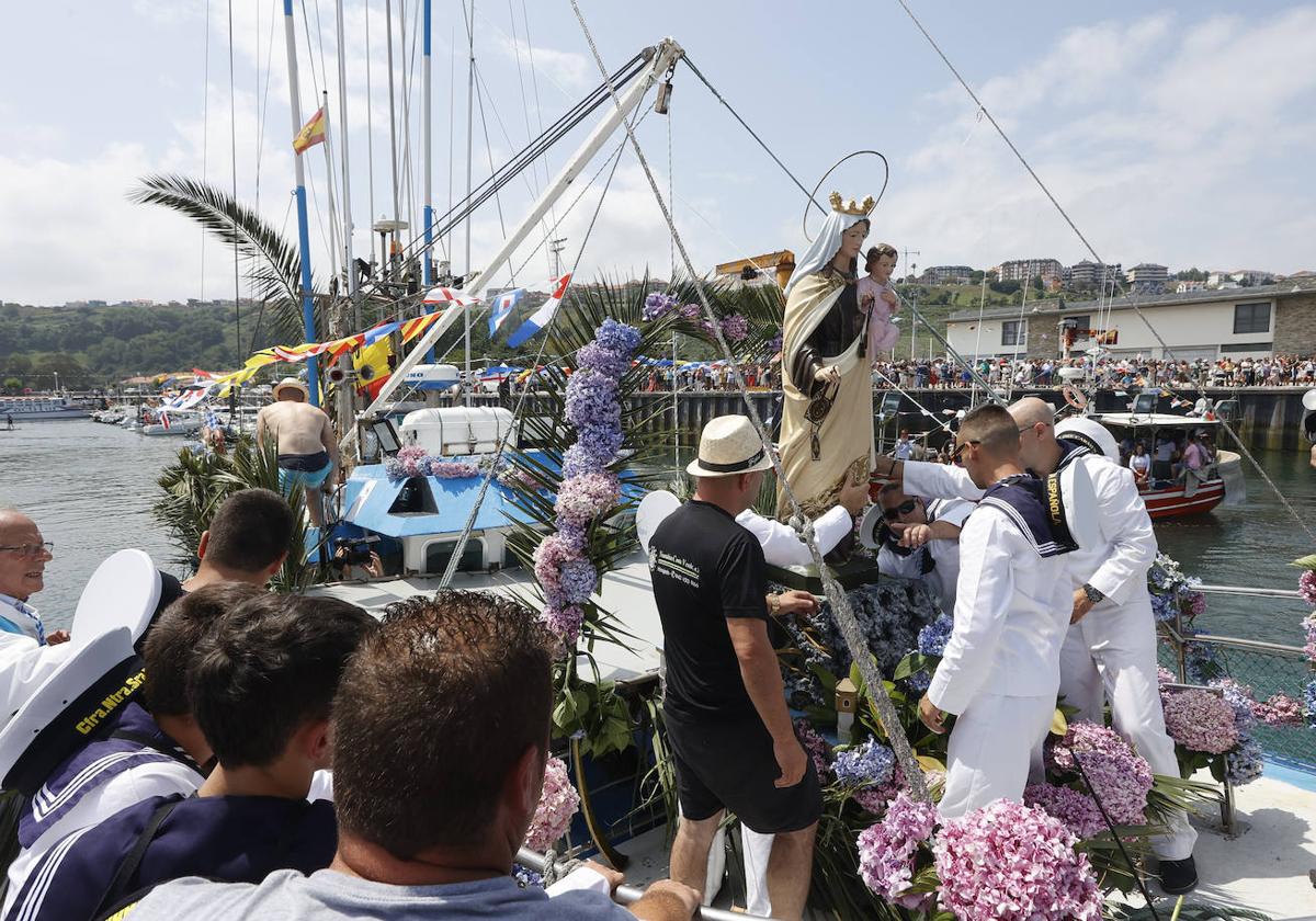 «¡Viva la Virgen de El Carmen!», el grito más repetido este domingo en Cantabria