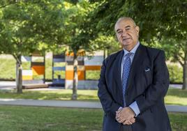 Emilio del Valle, candidato de Vox al Congreso por Cantabria, en el Parque de Las Llamas de Santander.