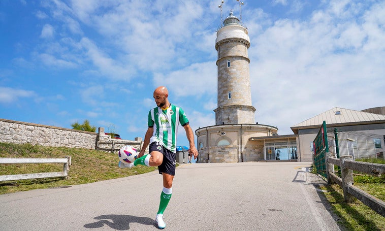 Ekain, este miércoles durante su presentación, en el Faro de Cabo Mayor.