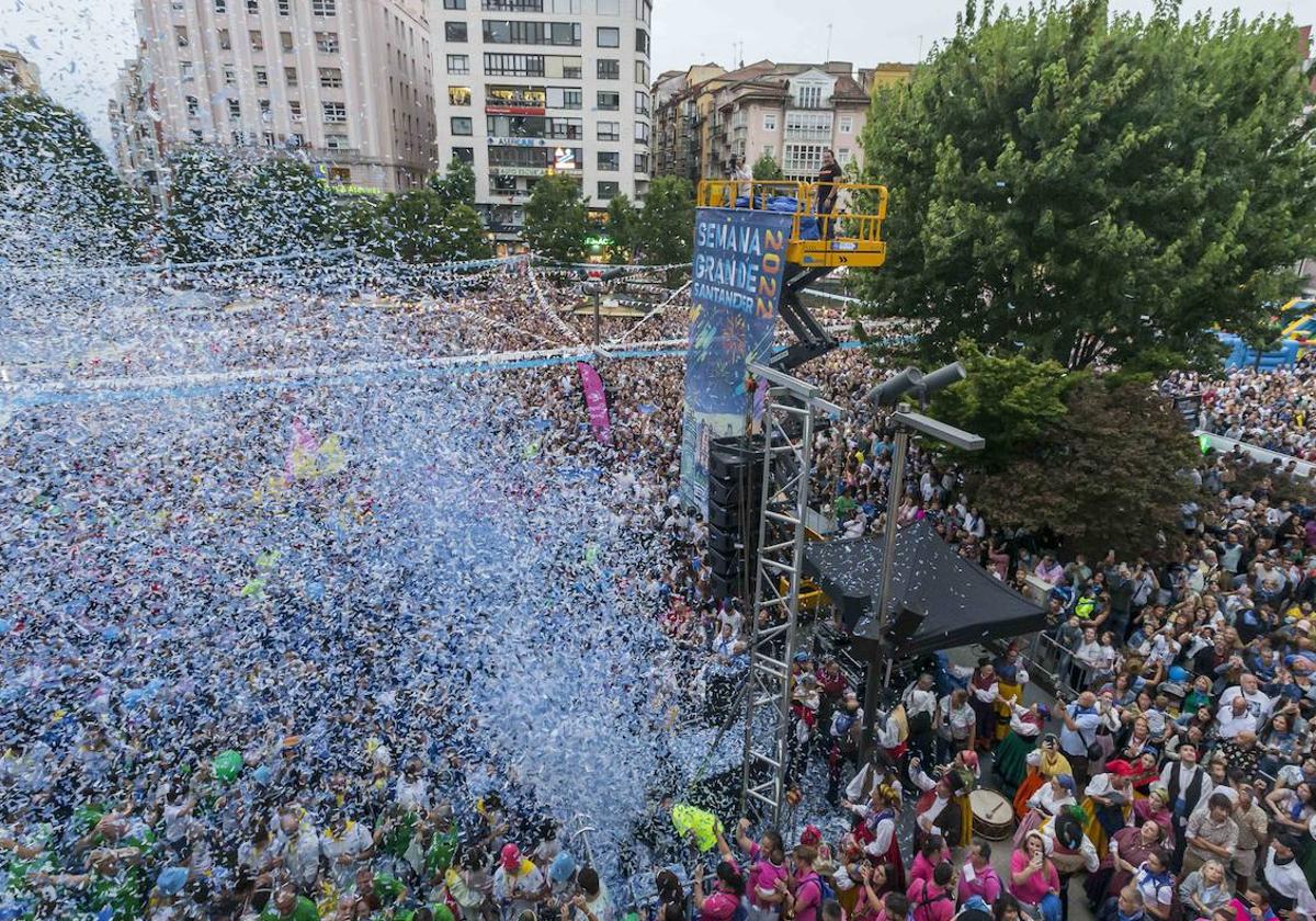 Los autobuses de Santander modifican sus recorridos este viernes por el desfile y el chupinazo