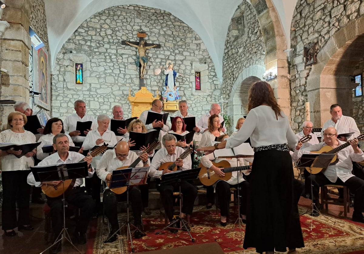 La agrupación Amigos de la Canción durante una de sus actuaciones.