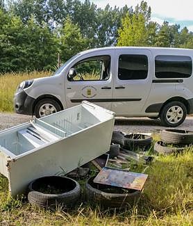 Imagen secundaria 2 - Más basura en vertederos ilegales y basura acumulada en puntos limpios.