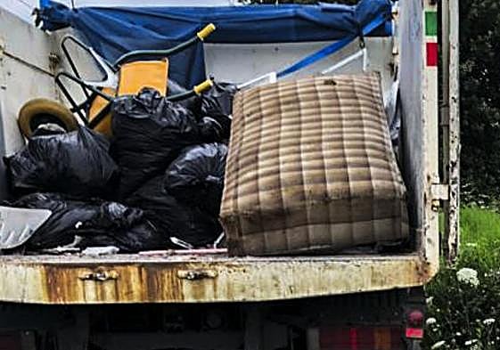 Torrelavega intensifica el control de vertidos ilegales después de detectar 45 puntos negros