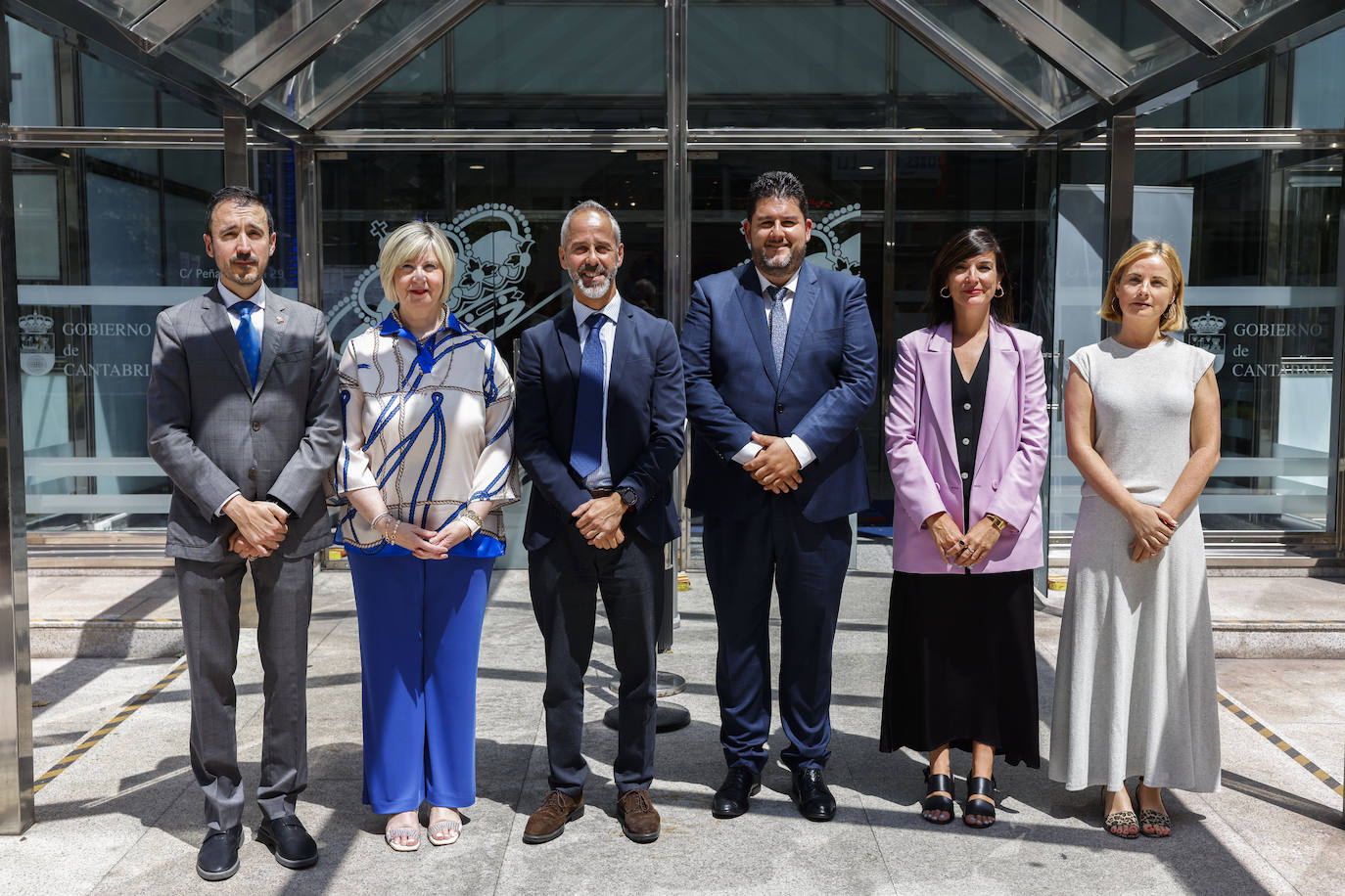 De izquierda a derecha: José Luis Blanco (Calidad y Equidad Educativa y Ordenación Académica), Reyes Mantilla (Centros e Infraestructuras Educativas), Sergio Silva (consejero), Alberto Hontañón (Personal Docente), Cristina Montes (Formación Profesional y Educación Permanente) y Cristina Pascual (Jefa de gabinete). En l afoto faltan Marina Rugama (secretaria general) y Marta Pascual (Universidades e Investigación).