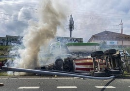 Accidente mortal de un camión hormigonera a la altura de Cacicedo, el pasado lunes. Juanjo Santamaría