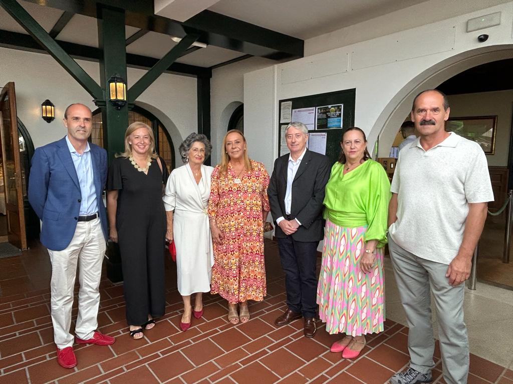 Juan José Alonso, María José González Revuelta, Emilia Galán, Marta González Estéfani, Joaquín Ruiz De Villa, Arabela Del Rivero, José Ramón Martínez.