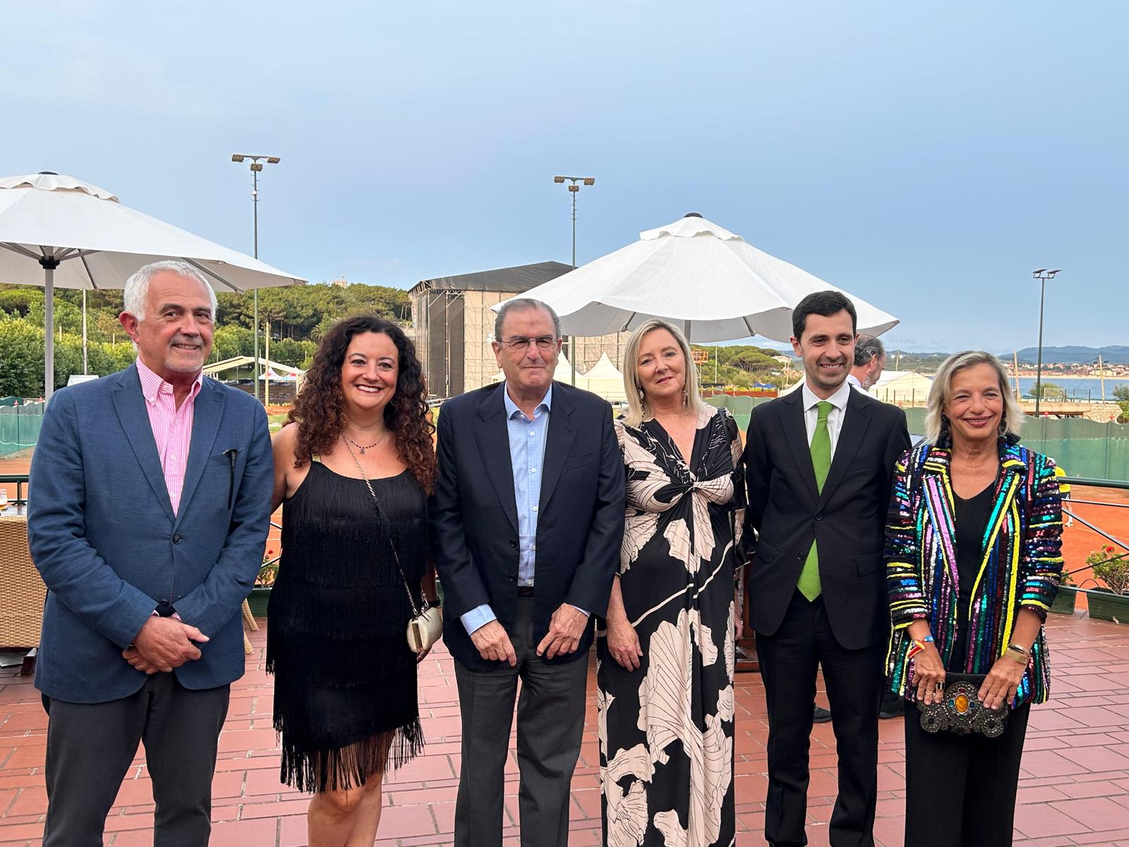 Héctor Moreno, Carmen Ealo De Sá, Rafael Bustamante, Beatriz Vega-Haza, Mateo Echevarría y Chabela Gómez Barreda.