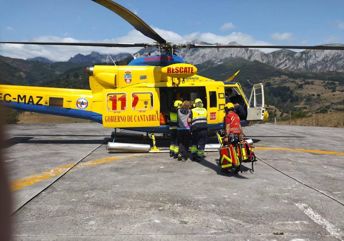 El equipo medicalizado del 112 atendió a la mujer en el refugio.