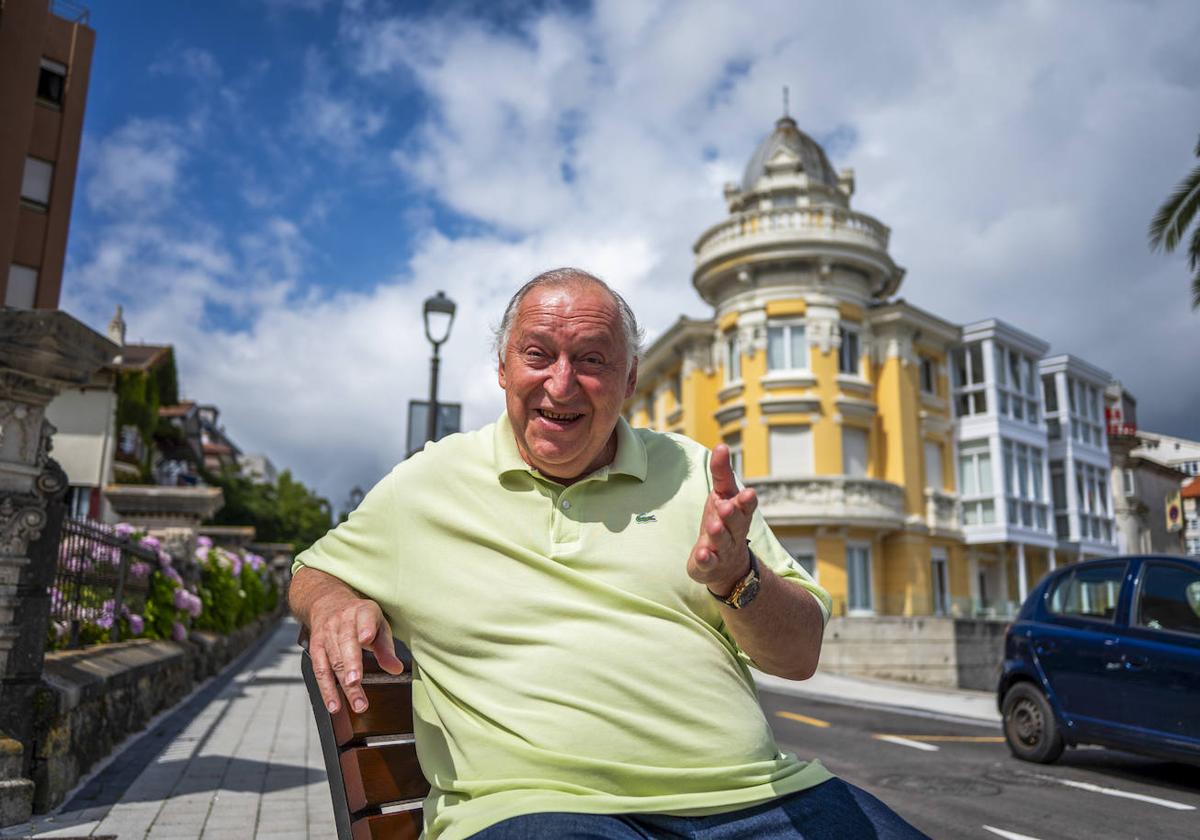 El maestro Péter Csaba, en El Sardinero, durante uno de los descansos del Encuentro.