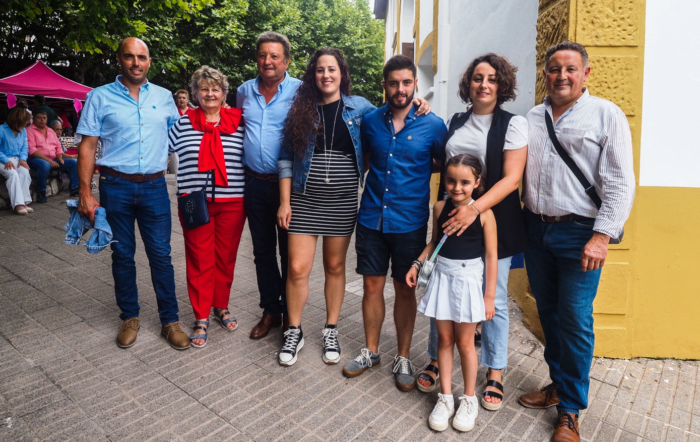 Manuel Mier, María Gómez, Clemente Gómez, Sandra Gómez, Alejandro Ruiz, Sofía Mier(debajo), Ana María Gómez y Victoriano Gómez.