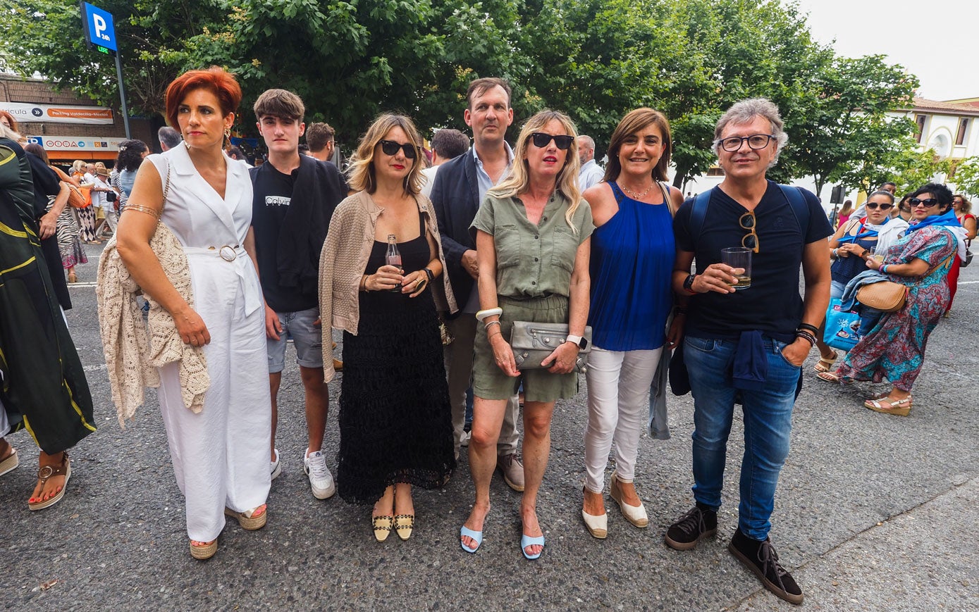 Ana Ortiz, Neco Lezcano, Ana Palacio, Alex Chené, Ana Avio, Rocío Pérez y Fernando Aguirre.