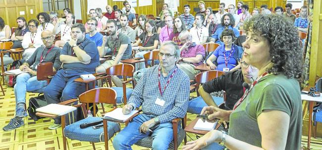 A la Escuela 'Lluis Santaló', celebrada en el Aula Riancho del Palacio de La Magdalena, han acudido este año sesenta matemáticos de catorce universidades.