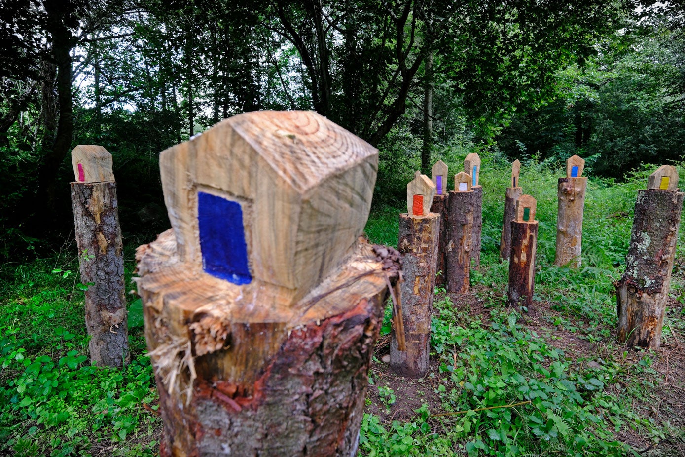 En la entrada del bosque aparece la obra 'Hogar, dulce hogar', de Jordi González.