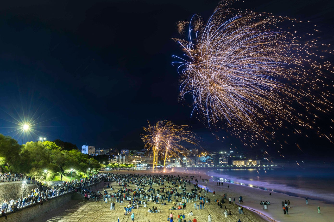 Más colores, también blancos y azules, protagonistas de las fiestas.