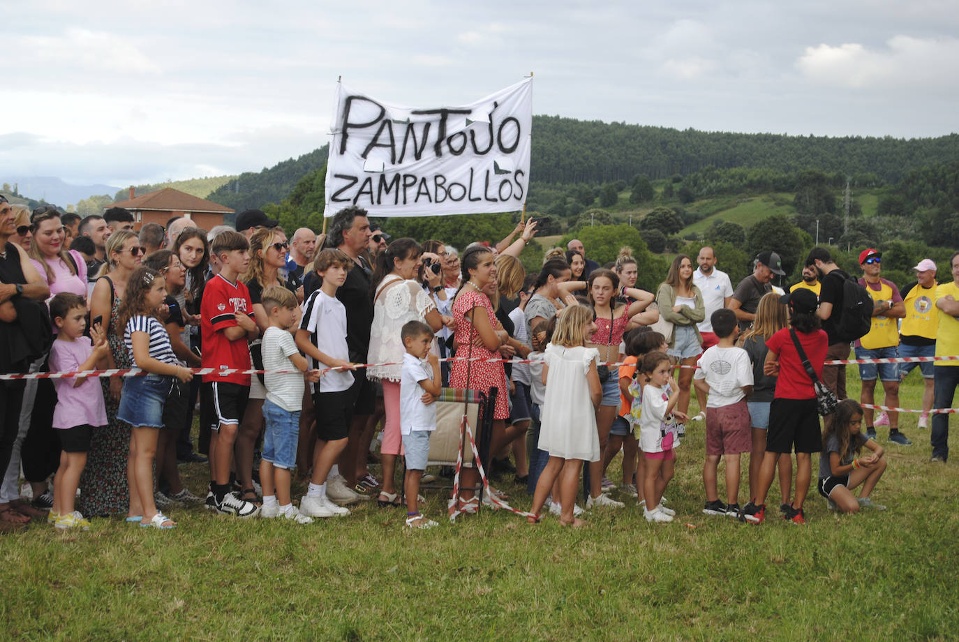 La emoción no faltó por parte del público, que animó a los participantes.