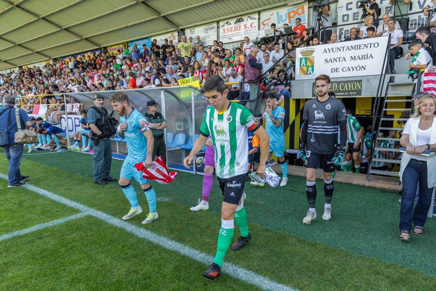 Unai Simón e Íñigo, capitanes de Athletic y Racing.