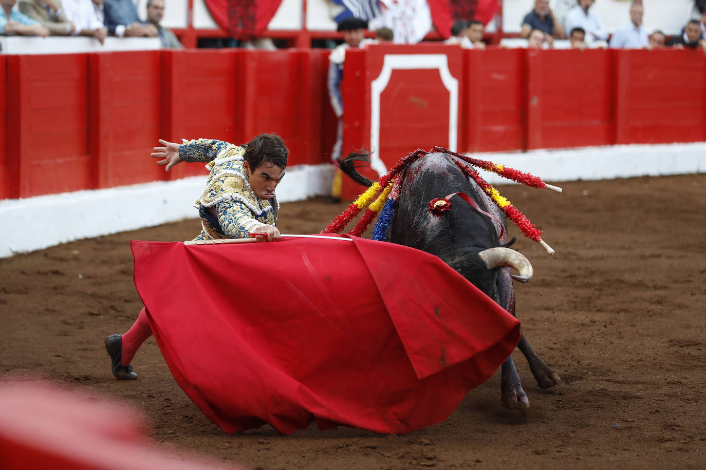 López Chaves demostró su dominio del capote.