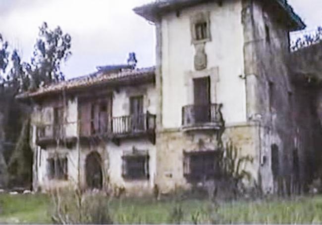 El palacio, que fue de la familia Etchart-De la Hesa, en Barros, abandonado.