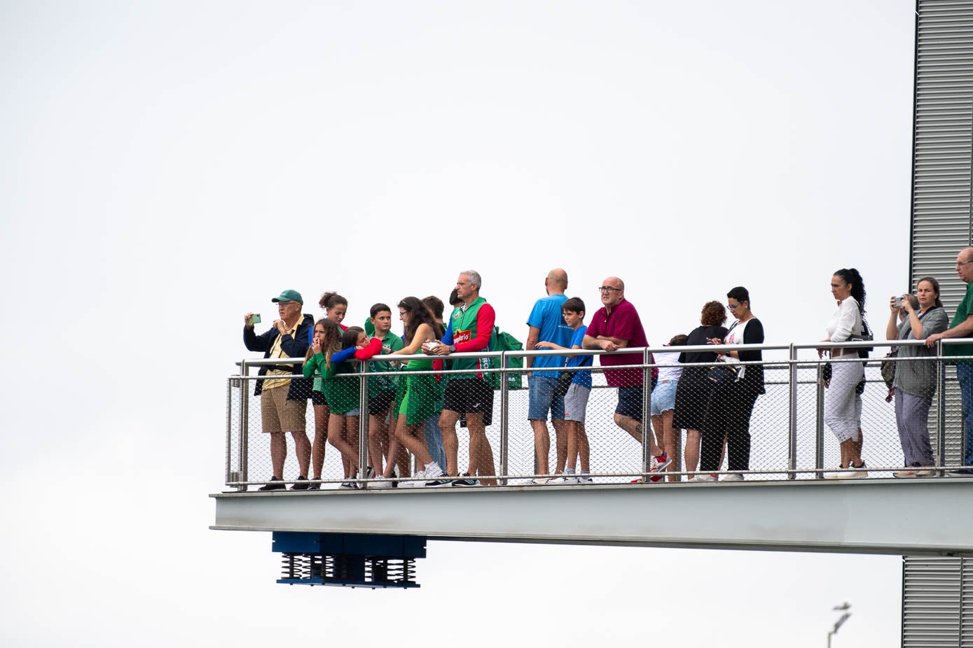 Algunos espectadores disfrutaron de la regata desde la terraza del Centro Botín.