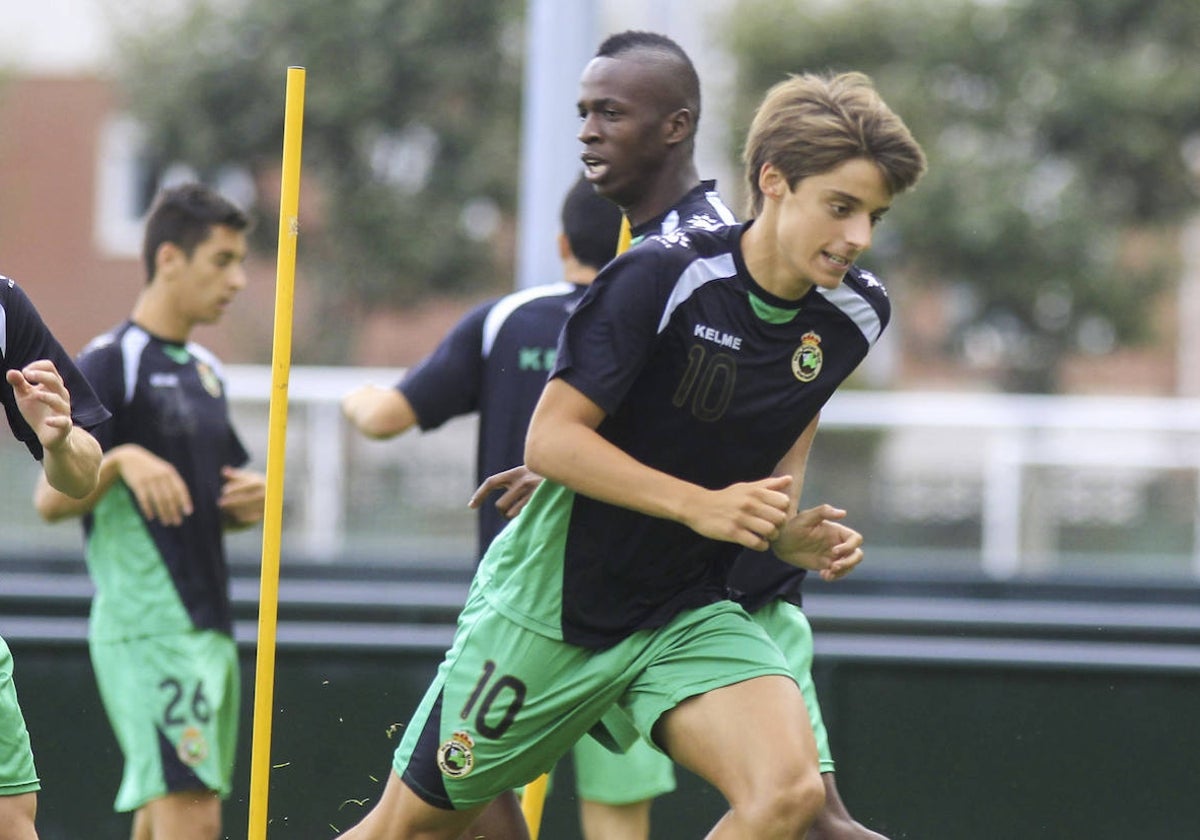 Julián Luque, en un entrenamiento con el Racing en su etapa en el club cántabro