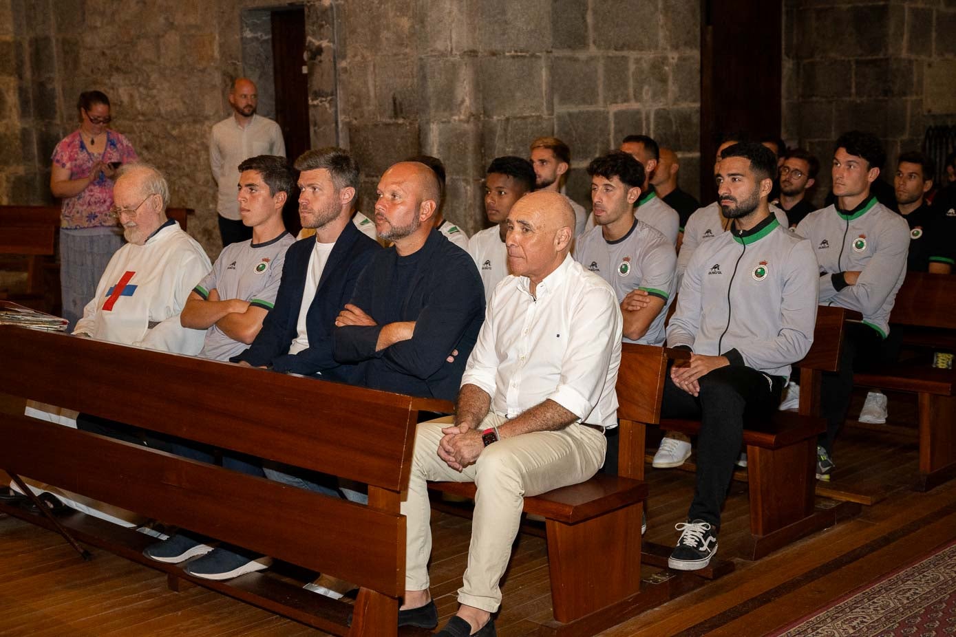 Manolo Higuera, José Alberto, Mikel Martija e Íñigo Sainz-Maza, en primera fila en el santuario.