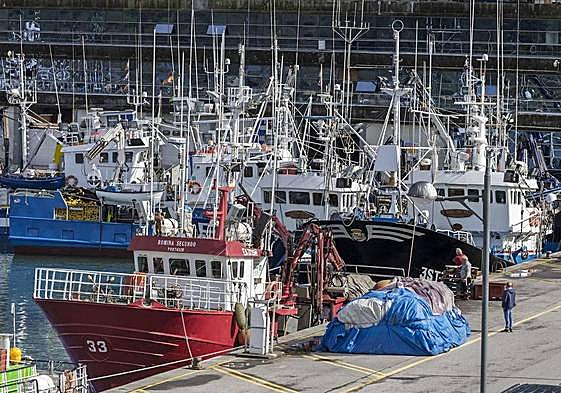 Imagen del puerto de Santoña este jueves, donde la flota lleva amarrada casi toda la semana.