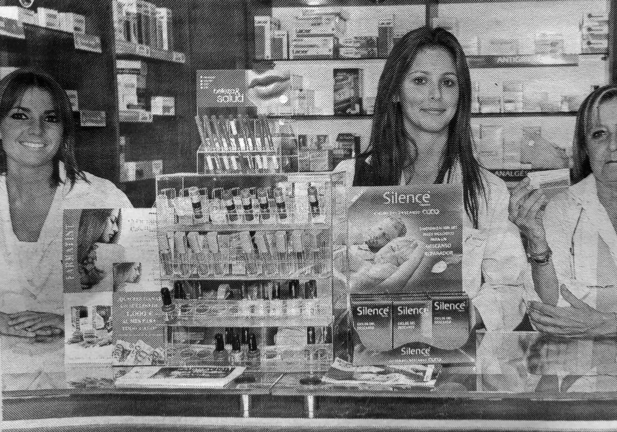 La familia García Pardo está al frente de la farmacia de la plaza de la Esperanza desde 1963.