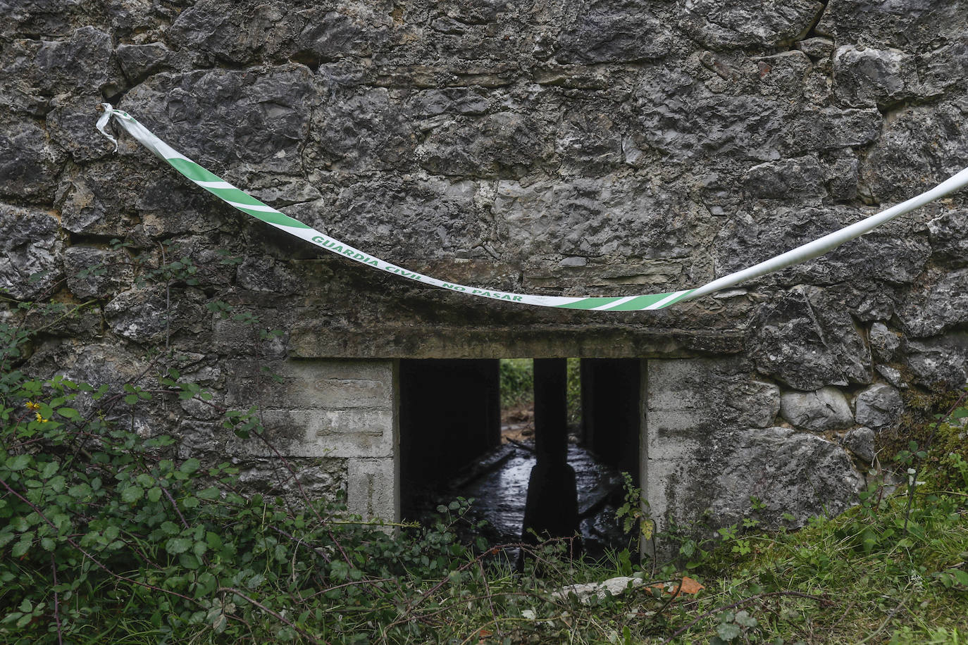 La cabaña, aún con el precinto de la Guardia Civil