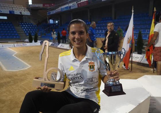 Marta Castillo sumó ayer en la Mateo Grijuela el segundo título regional de su palmarés al imponerse en la final a Noemí Pelayo.