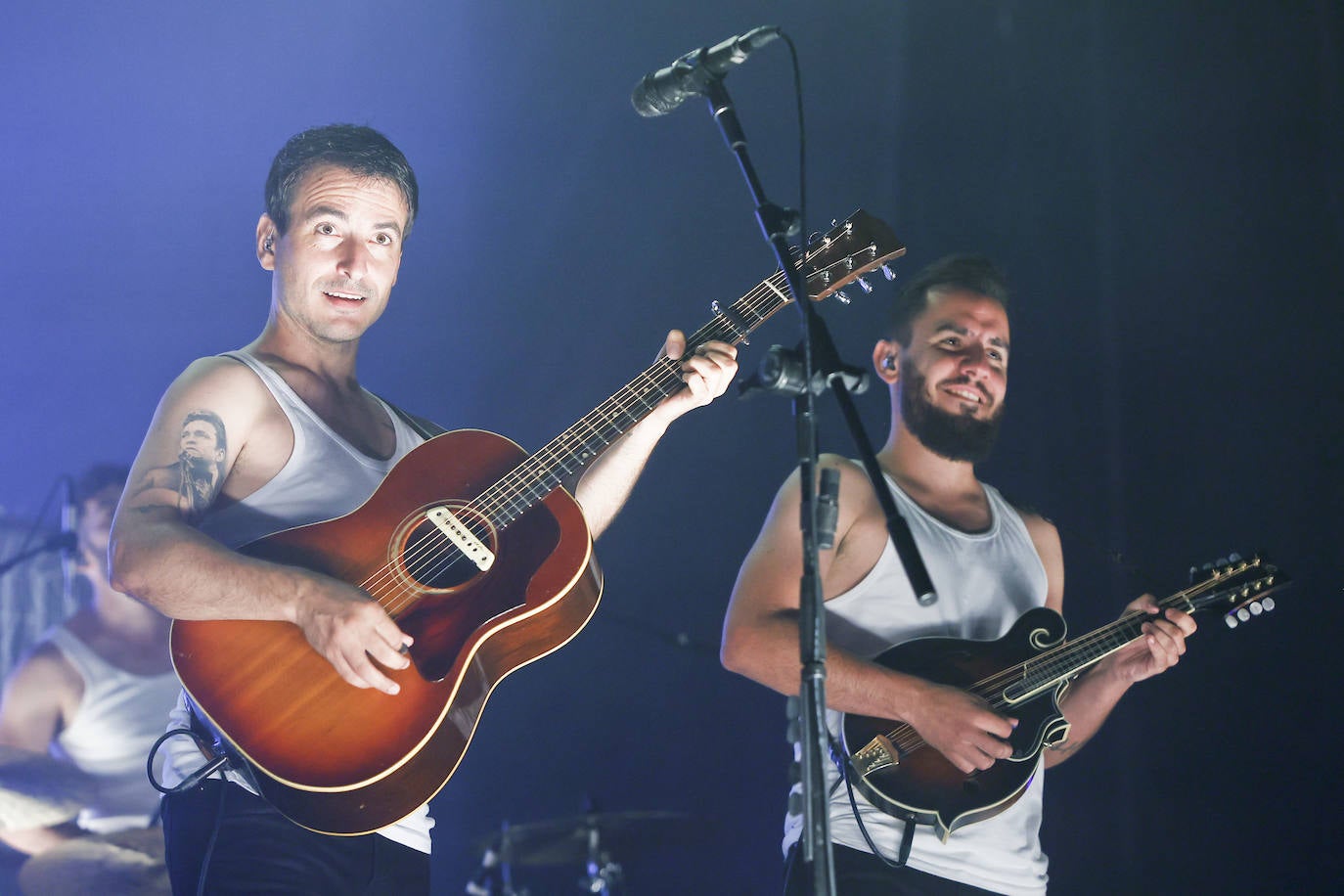 Tres palabras y dos acordes después, el sonido les falló, lo que hizo que la banda tuviera que abandonar momentáneamente el escenario