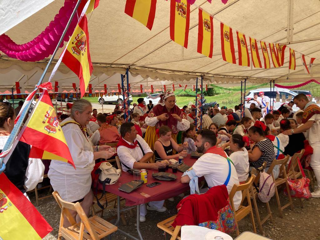 En Hornedo tuvo lugar una numerosa comida con todos los participantes.