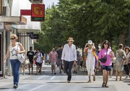 Un termómetro al sol, hoy en el centro de Santander