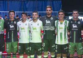 Saúl, Aldasoro, Vicente, Ezkieta, Sainz-Maza y Mantilla, con las nuevas equipaciones.