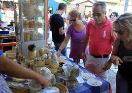 Imagen de archivo de una edición anterior de la Feria del Queso de Pesquera.